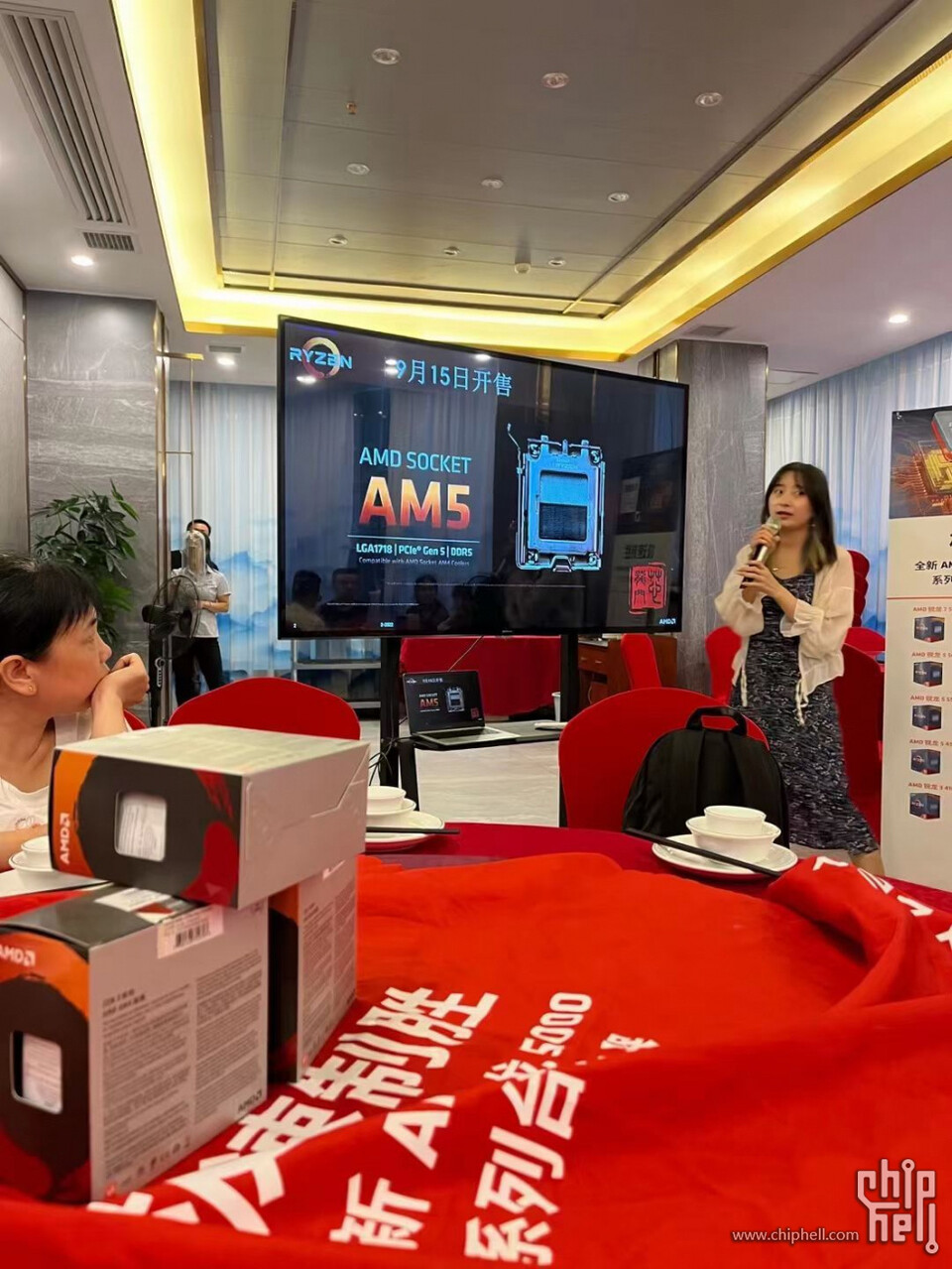 중국의 한 프레젠테이션에서 공개된 AM5 소켓 제품의 판매 날짜가 9월 15일로 명시돼 있다.(자료: chiphell)