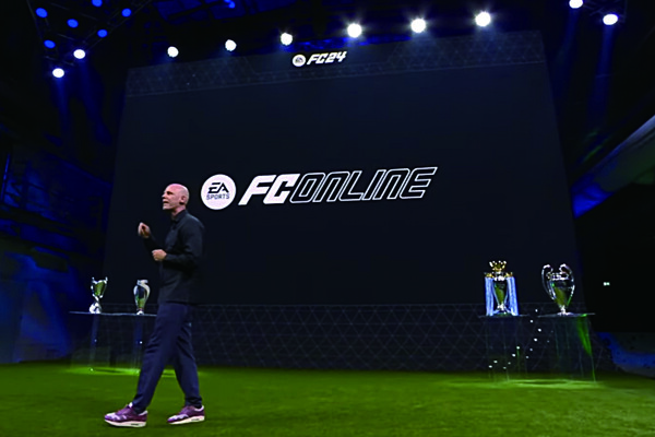 지난달 개최된 EA 라이브 스트리밍에서 'FC온라인'이 소개되고 있다.