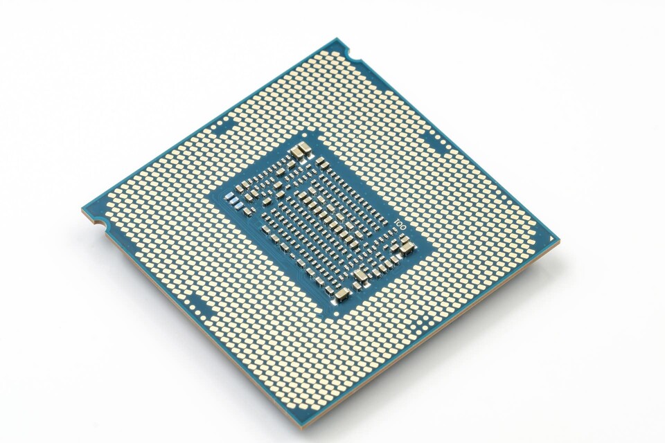d인텔 i5-12400F에는 102억 개의 트랜지스터가 집적됐다